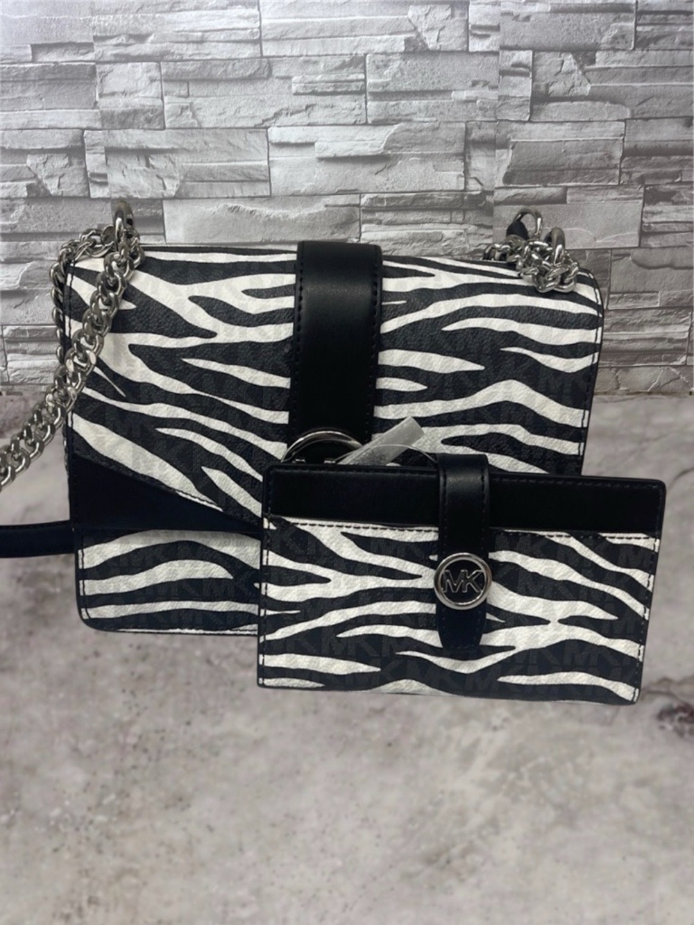 Michael Kors Greenwich Zebra Stripe Crossbody Bag & Matching Wallet Black White - Picture 11 of 11